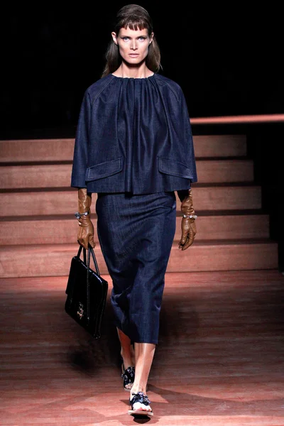 Look 3